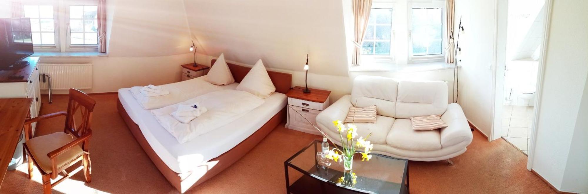 Inselhotel Kapitaen Tadsen / Amrum Nebel Rom bilde